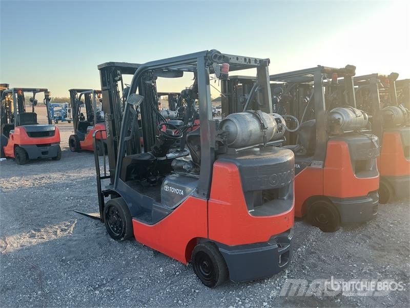 Toyota 8FGCU25 4500 lb Cushion Tire Forklift Heftrucks overige
