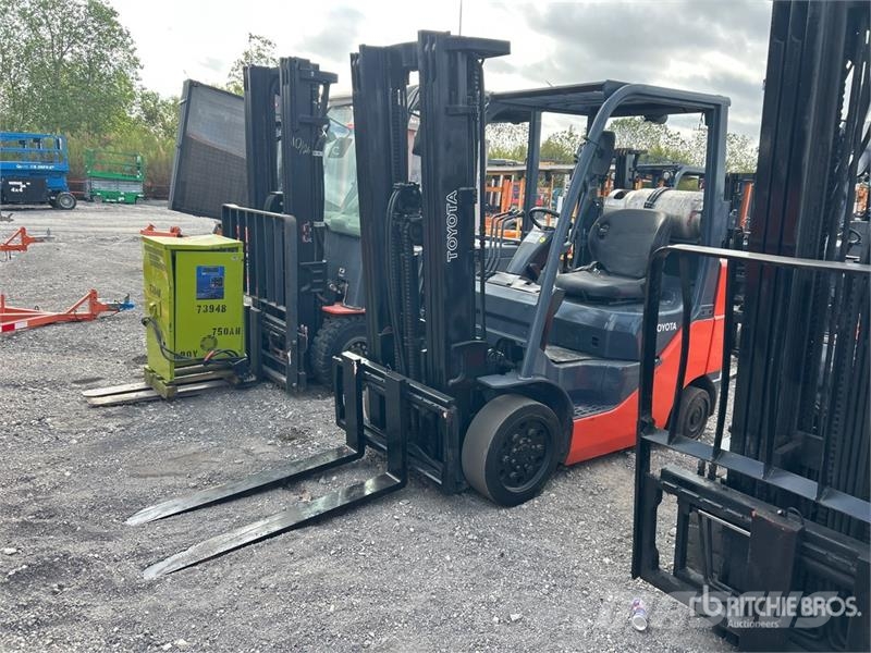 Toyota 8FGCU25 4500 lb Cushion Tire Forklift Інше