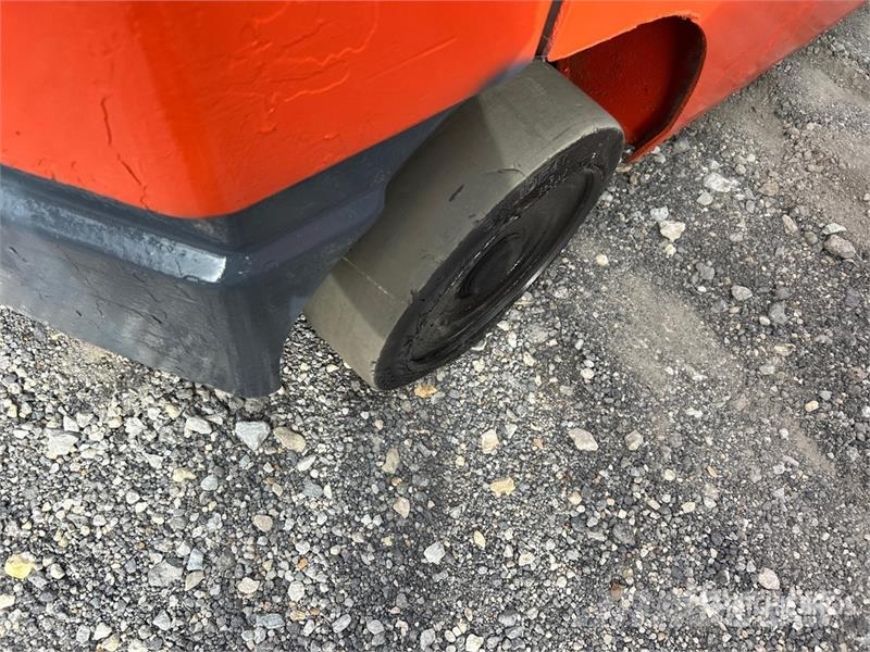 Toyota 8FGCU25 4500 lb Cushion Tire Forklift Інше