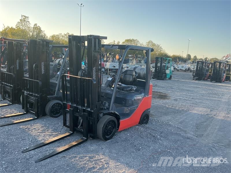 Toyota 8FGCU25 4500 lb Cushion Tire Forklift Heftrucks overige