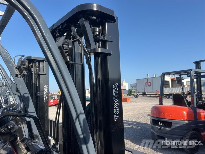 Toyota 8FGCU25 4500 lb Cushion Tire Forklift 그 외 지게차