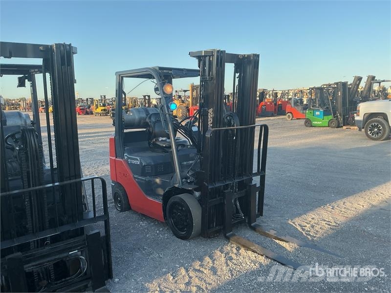 Toyota 8FGCU25 4500 lb Cushion Tire Forklift Heftrucks overige