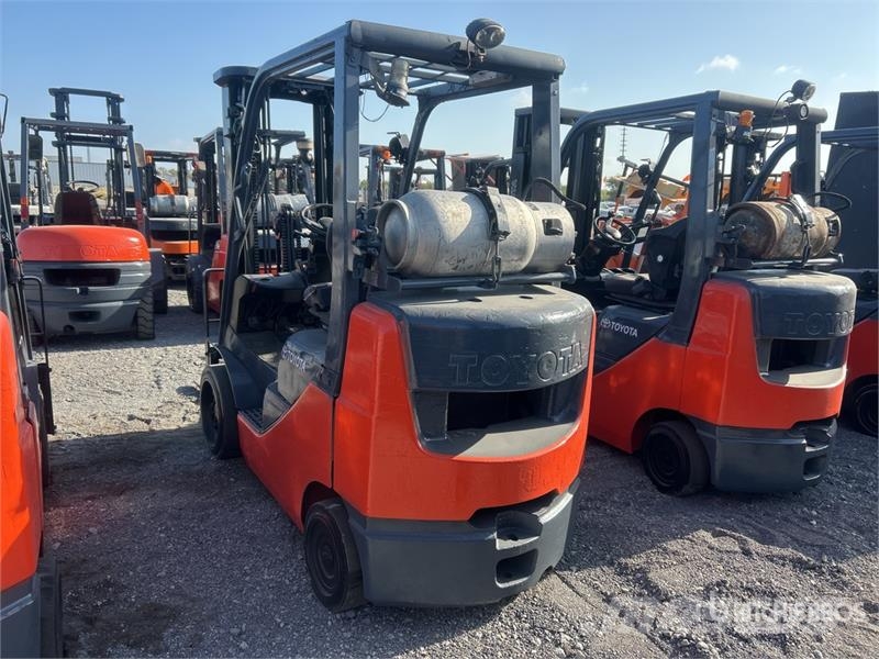 Toyota 8FGCU25 4500 lb Cushion Tire Forklift 그 외 지게차