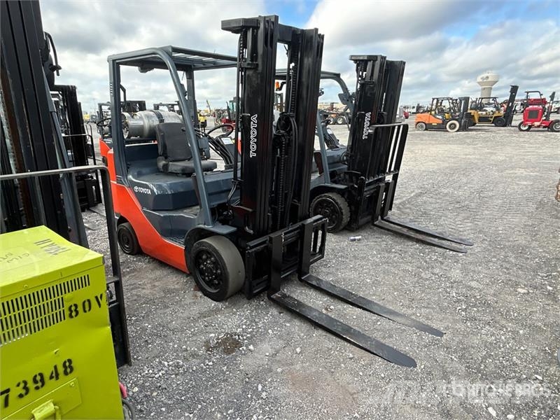 Toyota 8FGCU25 4500 lb Cushion Tire Forklift Інше