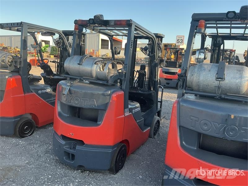 Toyota 8FGCU25 4500 lb Cushion Tire Forklift Šakiniai krautuvai - Kita