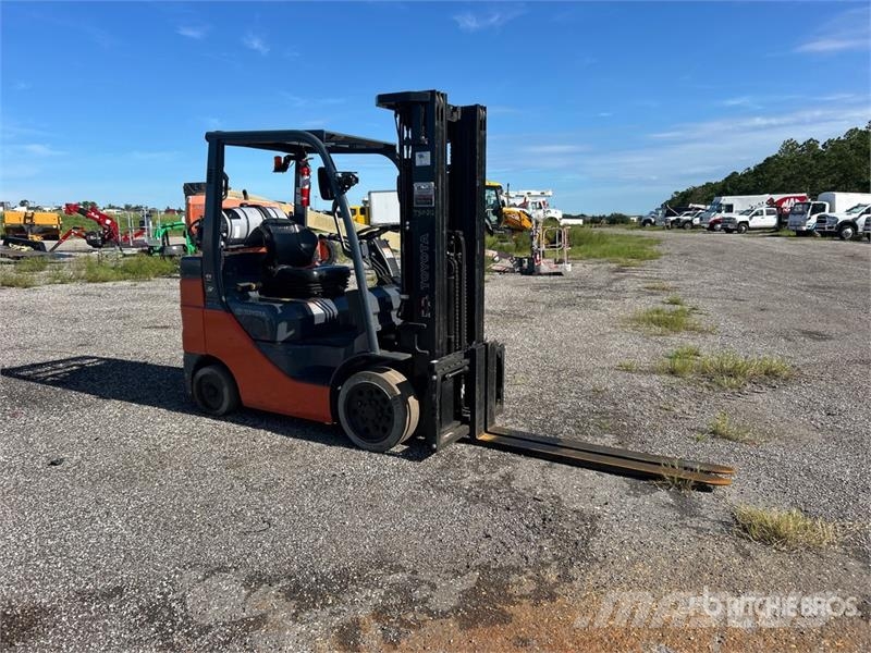 Toyota 8FGCU30 5120 lb Cushion Tire Forklift Otras carretillas elevadoras