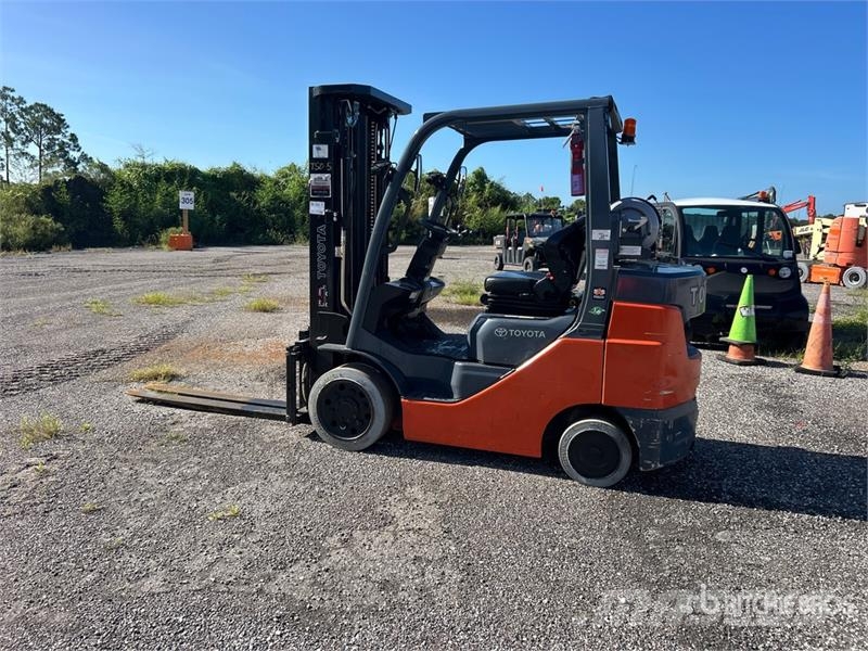 Toyota 8FGCU30 5120 lb Cushion Tire Forklift Otras carretillas elevadoras