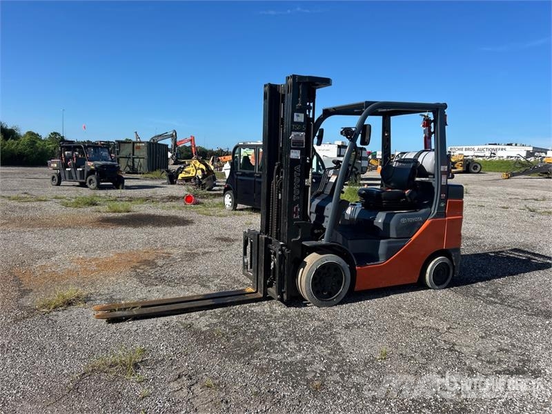 Toyota 8FGCU30 5120 lb Cushion Tire Forklift Otras carretillas elevadoras