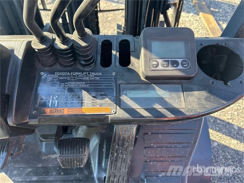 Toyota 8FGCU32 5720 lb Cushion Tire Forklift Інше
