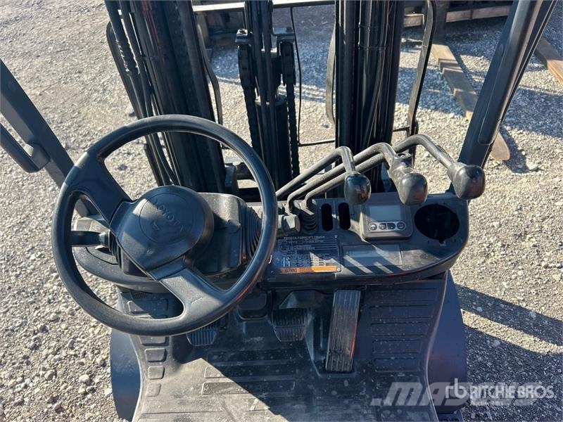Toyota 8FGCU32 5720 lb Cushion Tire Forklift Інше