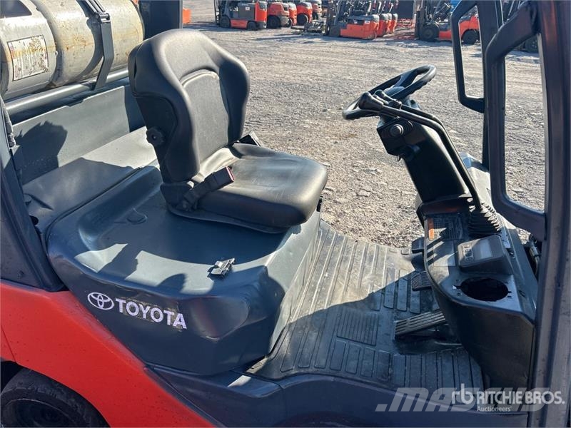 Toyota 8FGCU32 5720 lb Cushion Tire Forklift Інше