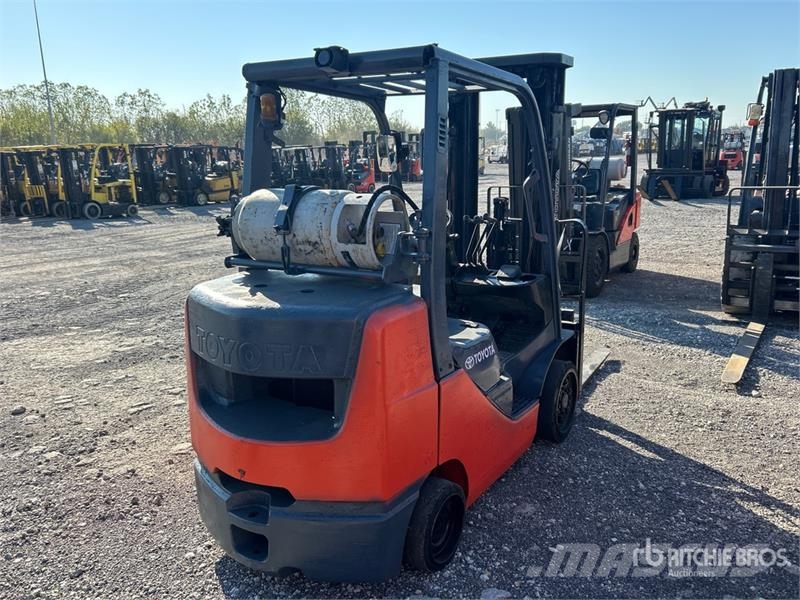 Toyota 8FGCU32 5720 lb Cushion Tire Forklift Інше