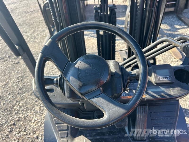 Toyota 8FGCU32 5720 lb Cushion Tire Forklift Інше
