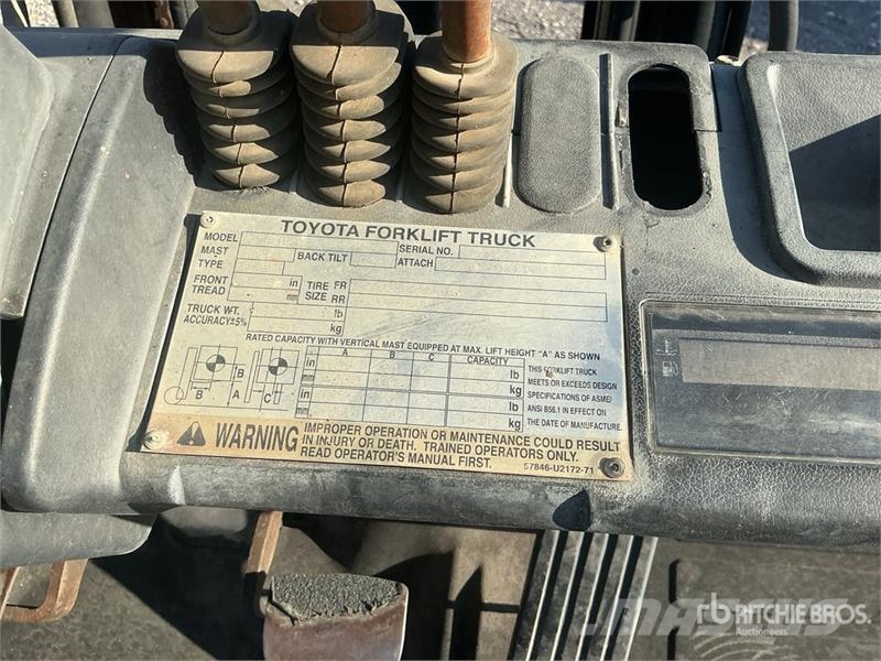 Toyota 8FGU25 3750 lb Pneumatic Tire Forklift Šakiniai krautuvai - Kita