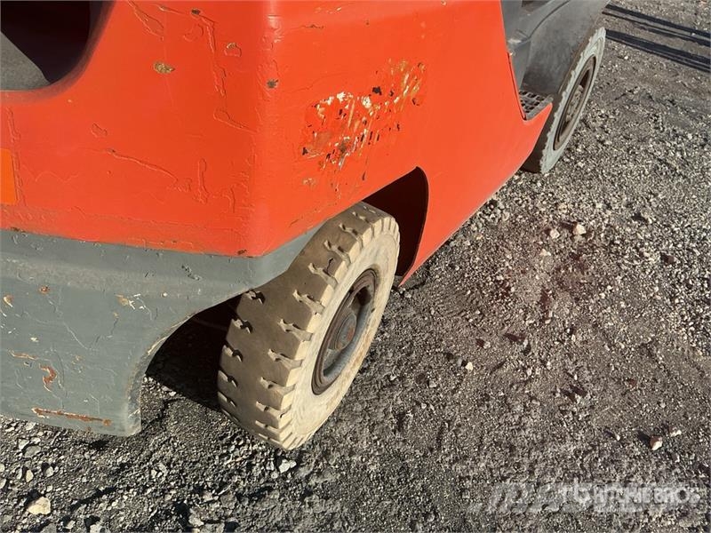 Toyota 8FGU25 3750 lb Pneumatic Tire Forklift Šakiniai krautuvai - Kita