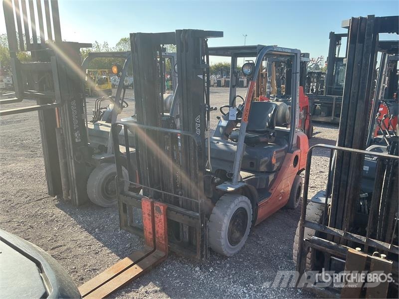 Toyota 8FGU25 3750 lb Pneumatic Tire Forklift Heftrucks overige