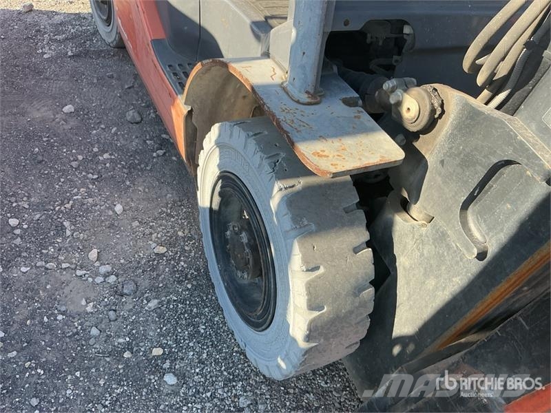 Toyota 8FGU25 3750 lb Pneumatic Tire Forklift Heftrucks overige