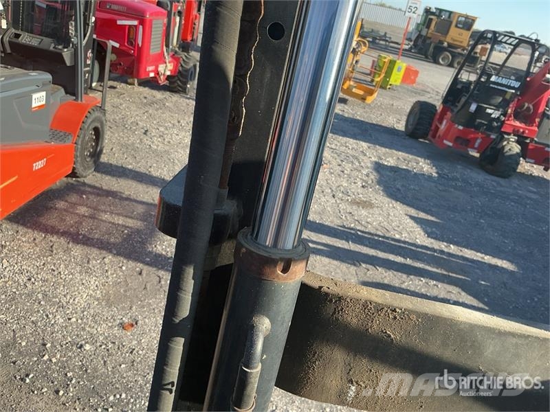 Toyota 8FGU25 3750 lb Pneumatic Tire Forklift Šakiniai krautuvai - Kita