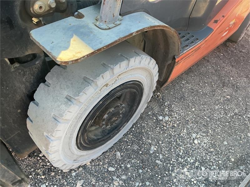 Toyota 8FGU25 3750 lb Pneumatic Tire Forklift Heftrucks overige