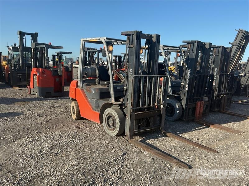 Toyota 8FGU25 3750 lb Pneumatic Tire Forklift Šakiniai krautuvai - Kita