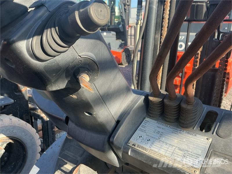 Toyota 8FGU25 3750 lb Pneumatic Tire Forklift Heftrucks overige