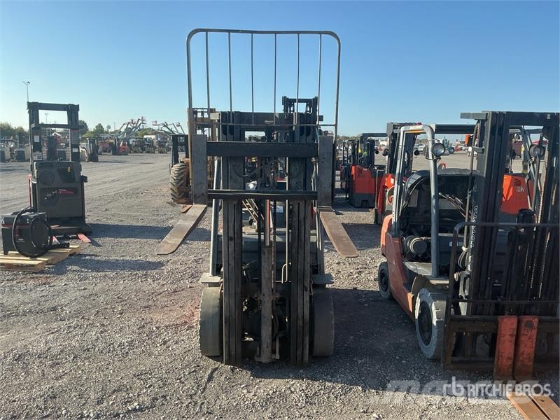 Toyota 8FGU25 3750 lb Pneumatic Tire Forklift Šakiniai krautuvai - Kita