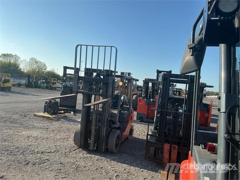 Toyota 8FGU25 3750 lb Pneumatic Tire Forklift Šakiniai krautuvai - Kita