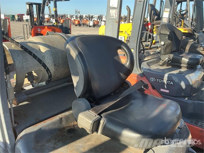 Toyota 8FGU25 3750 lb Pneumatic Tire Forklift Heftrucks overige