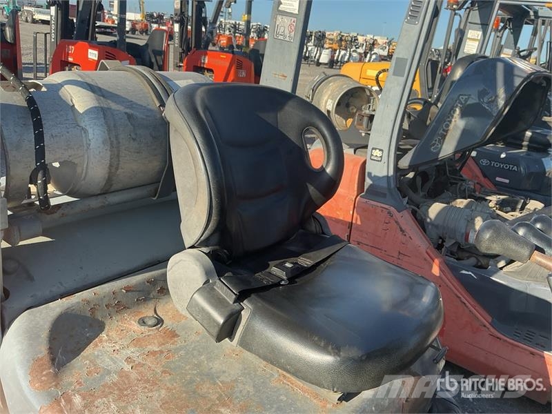 Toyota 8FGU25 3750 lb Pneumatic Tire Forklift Šakiniai krautuvai - Kita