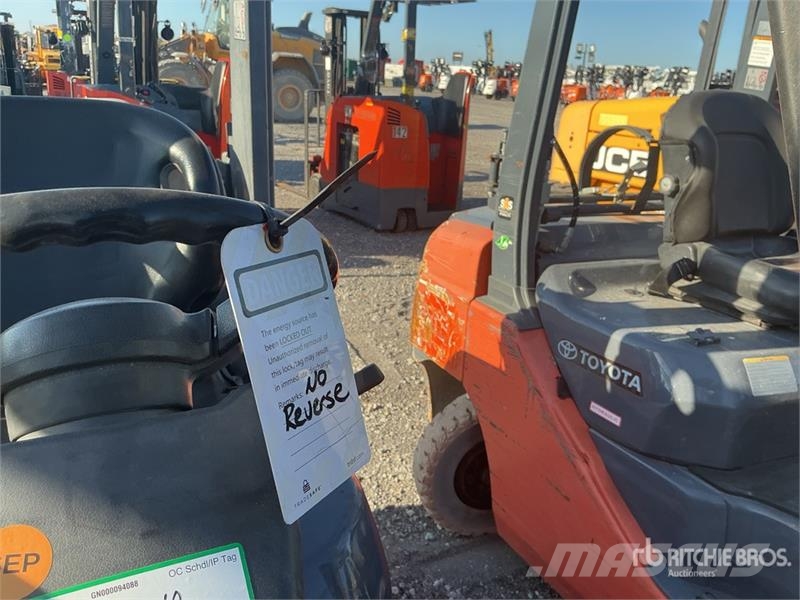 Toyota 8FGU25 3750 lb Pneumatic Tire Forklift Heftrucks overige