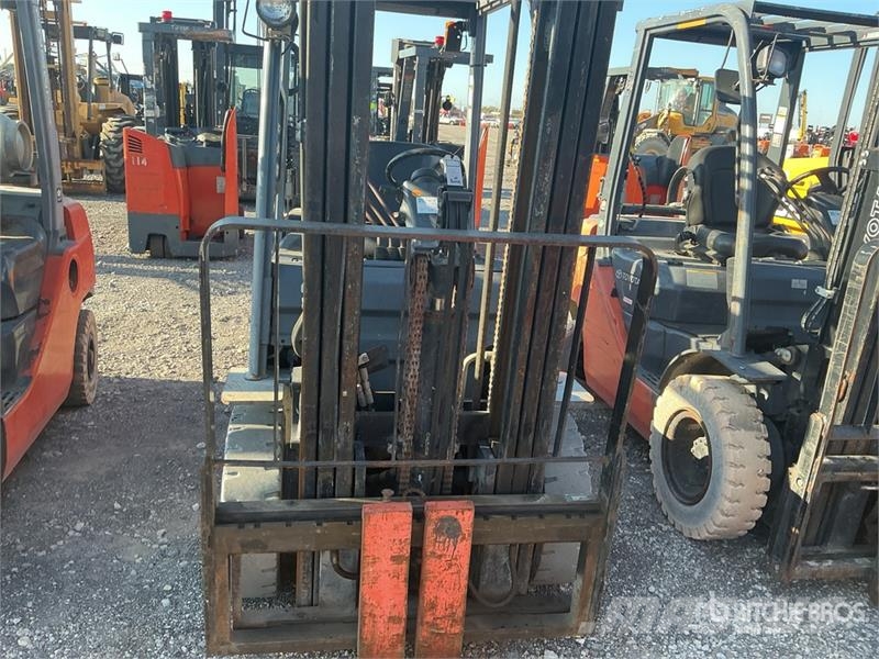 Toyota 8FGU25 3750 lb Pneumatic Tire Forklift Heftrucks overige