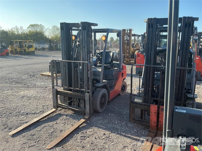 Toyota 8FGU25 3750 lb Pneumatic Tire Forklift Šakiniai krautuvai - Kita