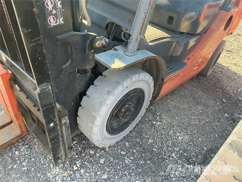Toyota 8FGU25 3750 lb Pneumatic Tire Forklift Heftrucks overige