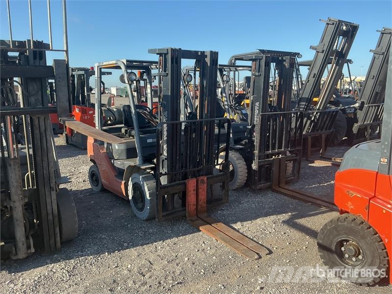 Toyota 8FGU25 3750 lb Pneumatic Tire Forklift Heftrucks overige