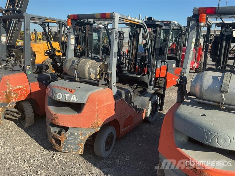 Toyota 8FGU25 3750 lb Pneumatic Tire Forklift Heftrucks overige