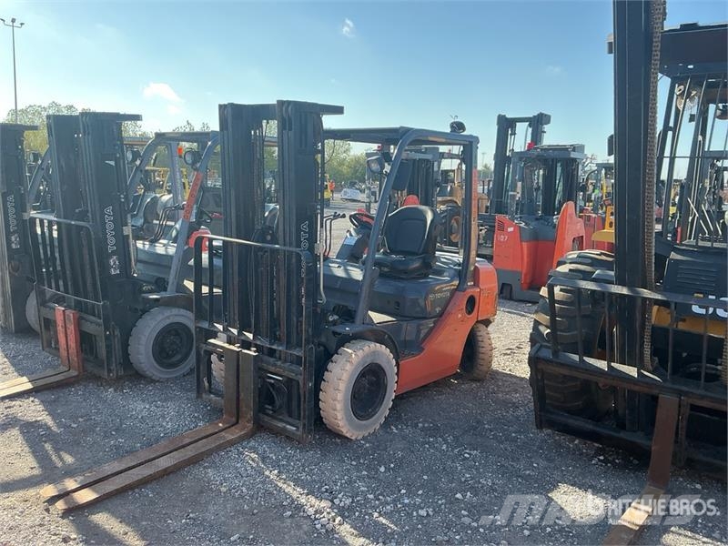 Toyota 8FGU25 4500 lb Pneumatic Tire Forklift Heftrucks overige