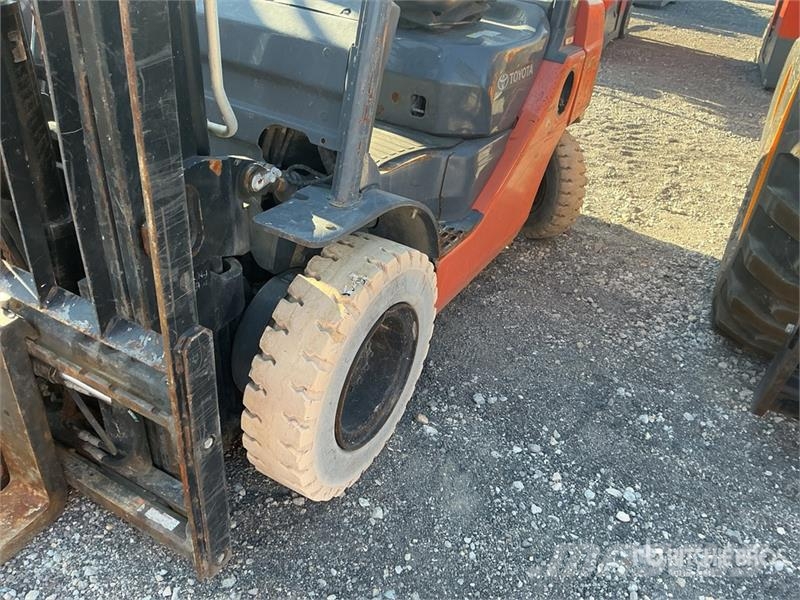 Toyota 8FGU25 4500 lb Pneumatic Tire Forklift Heftrucks overige