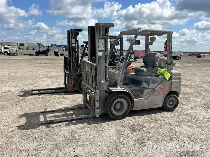 Toyota 8FGU25 4500 lb Pneumatic Tire Forklift (Inoperable Forklift trucks - others