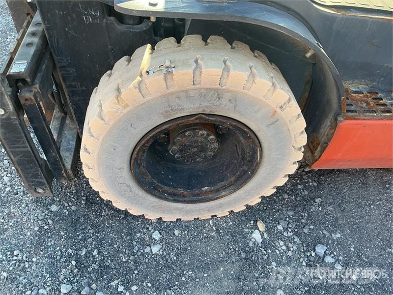 Toyota 8FGU25 4500 lb Pneumatic Tire Forklift Heftrucks overige