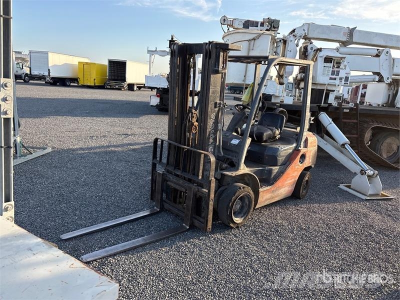 Toyota 8FGU25 4500 lb Forklift Autokrāvēji - citi
