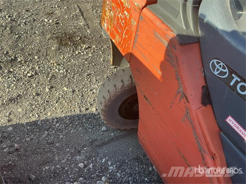 Toyota 8FGU25 4500 lb Pneumatic Tire Forklift Heftrucks overige