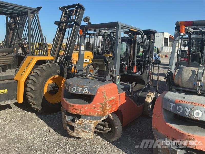 Toyota 8FGU25 4500 lb Pneumatic Tire Forklift Heftrucks overige