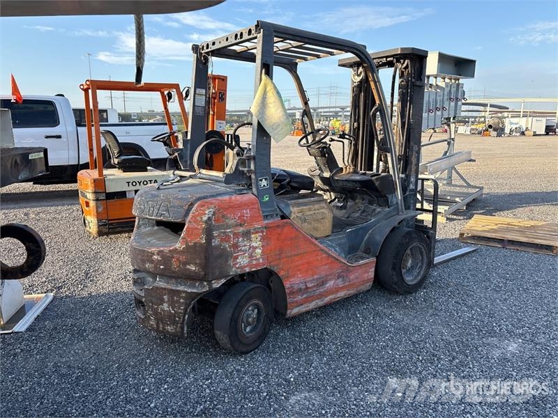 Toyota 8FGU25 4500 lb Forklift Autokrāvēji - citi