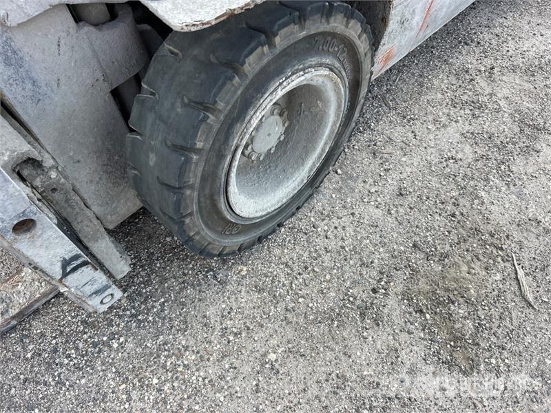 Toyota 8FGU25 4500 lb Pneumatic Tire Forklift (Inoperable Forklift trucks - others