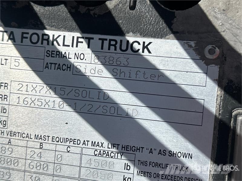 Toyota 8FGU25 4500 lb Pneumatic Tire Forklift Heftrucks overige