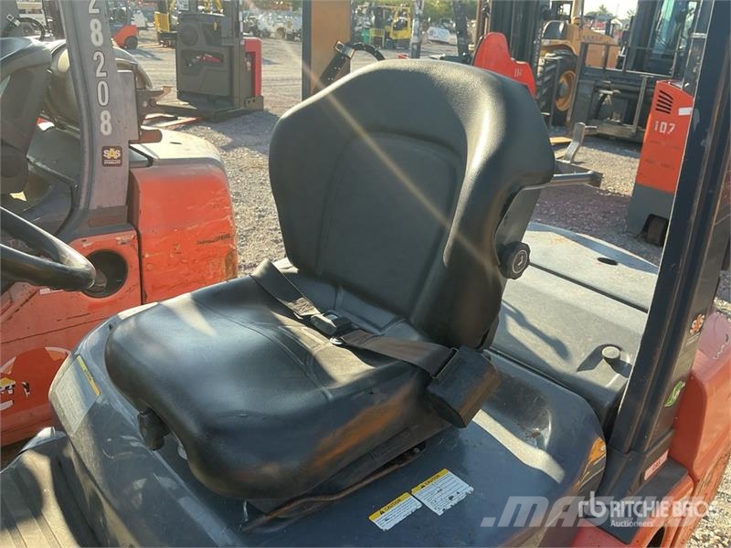 Toyota 8FGU25 4500 lb Pneumatic Tire Forklift Heftrucks overige