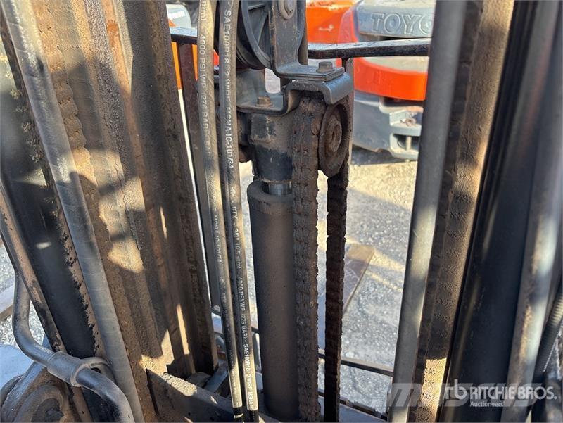 Toyota 8FGU25 4500 lb Pneumatic Tire Forklift Інше