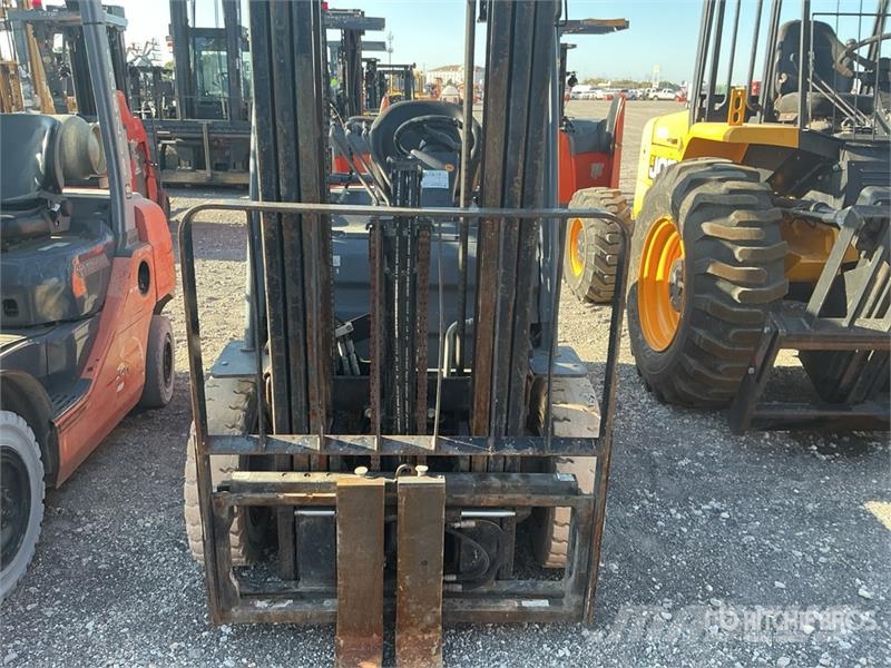 Toyota 8FGU25 4500 lb Pneumatic Tire Forklift Heftrucks overige