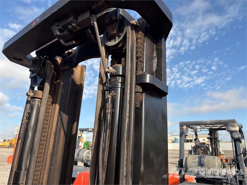 Toyota 8FGU25 4500 lb Pneumatic Tire Forklift Інше