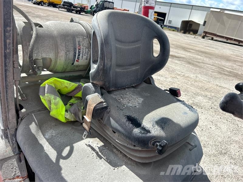Toyota 8FGU25 4500 lb Pneumatic Tire Forklift (Inoperable Forklift trucks - others